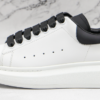 A. McQueen, white-black - Imagen 3